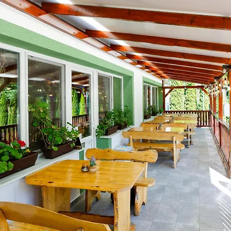 Feher Sas Panzio 3* Bánkút