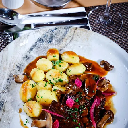 Feher Sas Panzio Bánkút