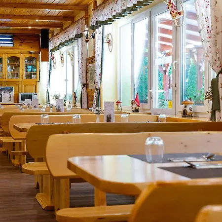 Feher Sas Panzio Bed & Breakfast