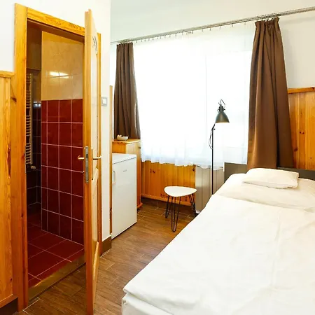 Feher Sas Panzio Bed & Breakfast Bankut