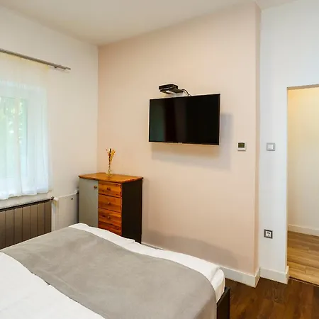 Feher Sas Panzio 3*