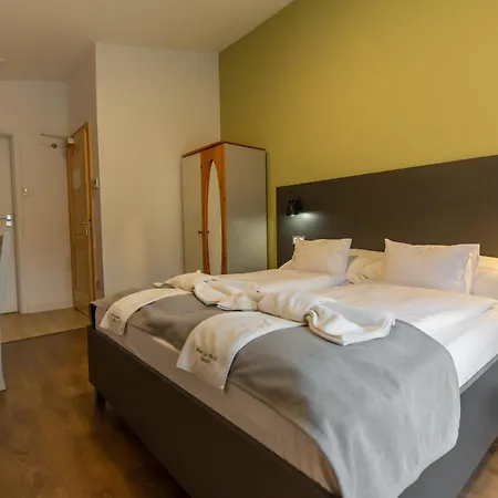 Feher Sas Panzio 3* Bánkút